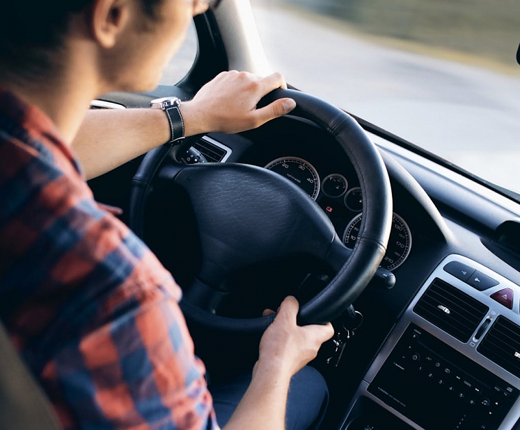 Aptauja: vai negadījums uz ceļa maina Latvijas autovadītāju braukšanas stilu?