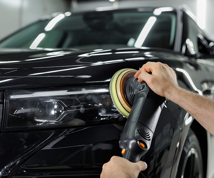 Kāpēc miglaini vai aizsvīduši lukturi samazina braukšanas drošību, un kā tos atjaunot