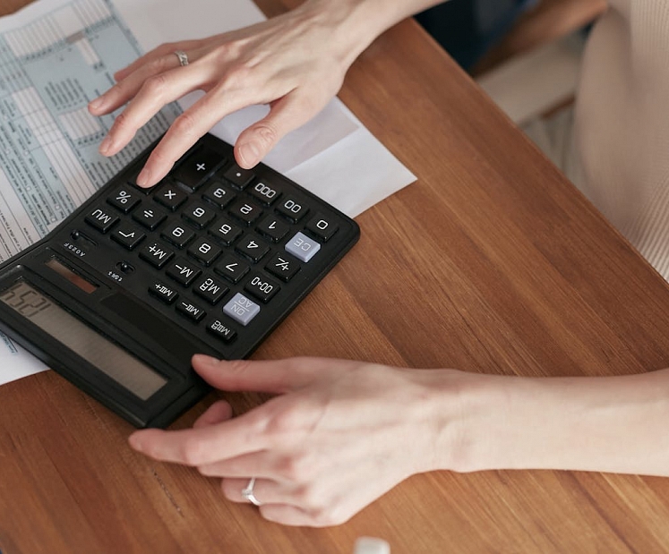 Pētījums: vistrauslākā finansiāla neatkarībā ir sieviešu un jauniešu vidū