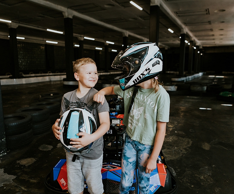 Kartings bērniem – izklaide vai risks? Mīti un patiesība par drošību trasē