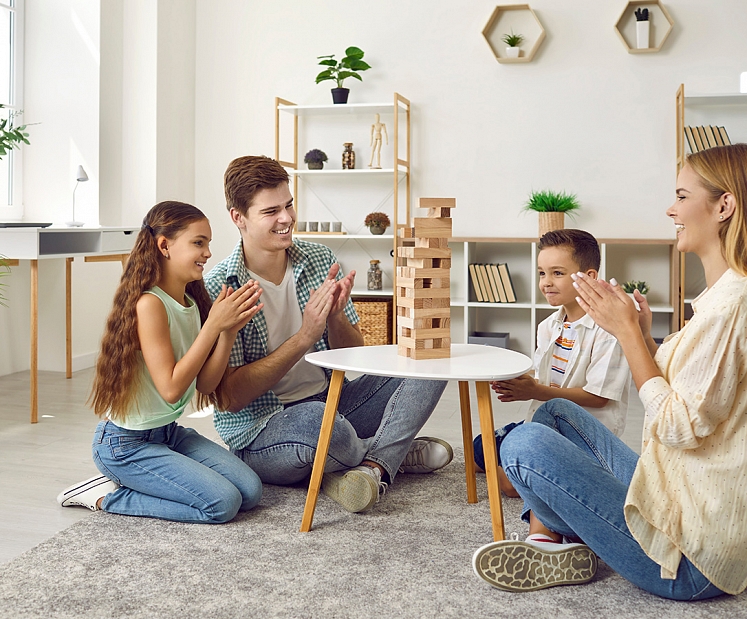 Ko darīt lietainās rudens dienās ar bērniem – radošas spēles un nodarbes mājās