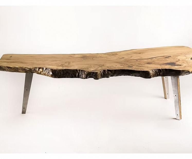 Masīvkoka dizaina galdi pēc pasūtījuma – kā izvēlēties piemērotāko koka materiālu un dizainu interjeram?