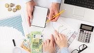 Ko darīt ar savu pensiju plānu finanšu tirgus svārstību gadījumā?