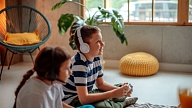 Eksperti un vecāki vienisprātis - digitālā pratība sākas ģimenē un turpinās skolā