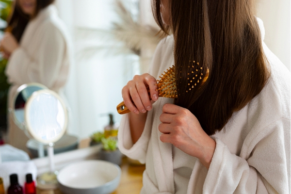 Blaugznas, psoriāze, dermatīts: kā risināt izplatītākās galvas ādas problēmas?