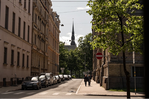 Latvijas iedzīvotāji dotu priekšroku dzīvei Rīgā vai piepilsētā; tikai 11 % vēlētos dzīvot laukos