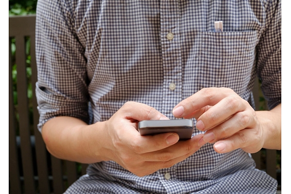 Mākslīgais intelekts paplašina telefonkrāpnieku apvāršņus. Kā neuzķerties?