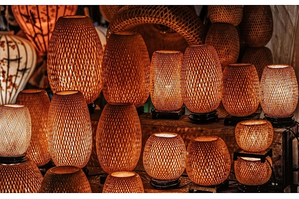 Kā izvēlēties apgaismojumu omulīgai atmosfērai mājās? Iesaka eksperti