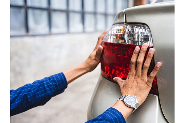 Kā laikus pamanīt auto lukturu bojājumus un izvairīties no dārgākiem remontiem