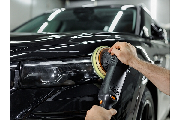 Kāpēc miglaini vai aizsvīduši lukturi samazina braukšanas drošību, un kā tos atjaunot