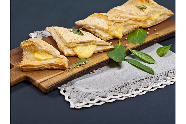 Kūkas un pīrāgi kārtu kārtām: par saldētu kārtaino mīklu