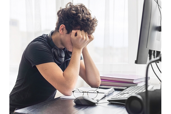 Kā runāt ar bērnu, ja skolā sākušās grūtības – draudzība, mācības, motivācija