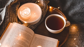 Ziemassvētku noskaņu laiks – 5 grāmatas, ko paspēt izlasīt vēl šogad