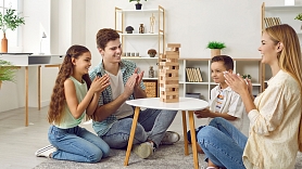 Ko darīt lietainās rudens dienās ar bērniem – radošas spēles un nodarbes mājās