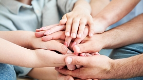 Vārdi, kas stiprina: kā ikdienas sarunas veido bērna pašvērtējumu