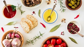 3 Vidusjūras virtuves aromātiskākās garšvielas – rozmarīns, timiāns un raudene