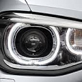 LED tālās un darba gaismas lukturi, papildlukturi, bākugunis un strobokopiskās gaismas, autospuldzes