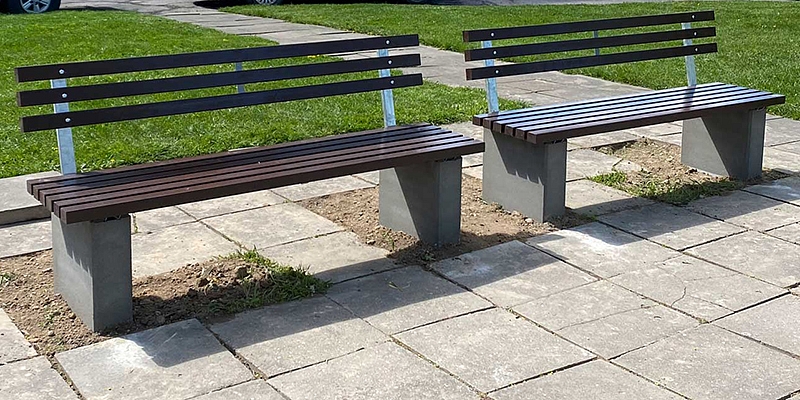 Parka sols un galds ar betona kājām