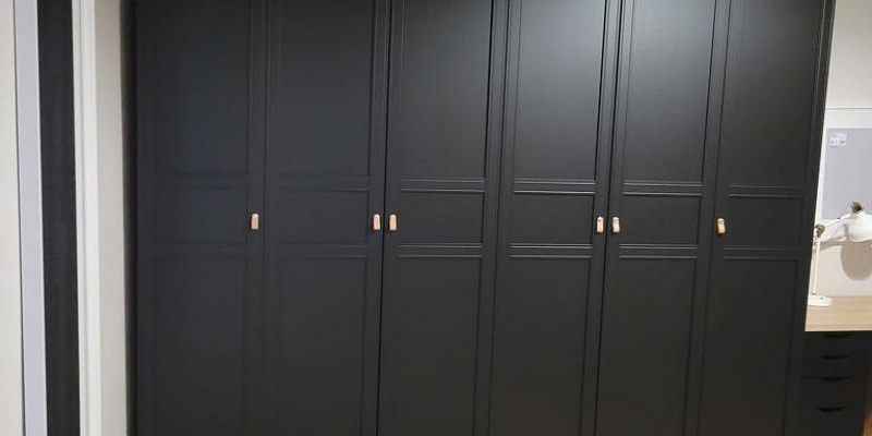 Skapju un plauktu montāža