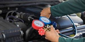 Auto kondicioniera uzpilde un apkope