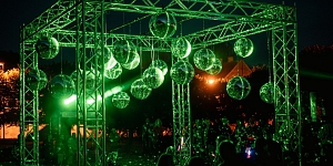 Skatuves konstrukciju un aprīkojuma noma