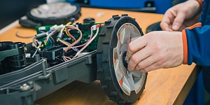 Robotizēto zāles pļāvēju apkope un remonts