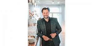 Artūrs Teniss - kāzu vadītājs,  300 novadīto kāzu