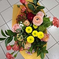 Sezonas ziedu pušķis dāvanai